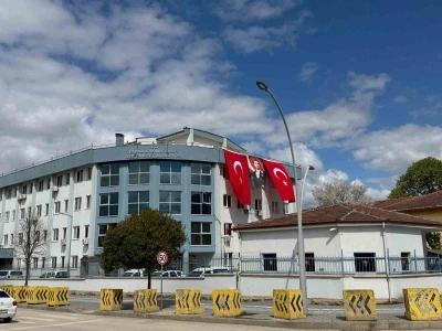 Tokat&rsquo;ta &rsquo;dur&rsquo; ihtarına uymayan ara&ccedil;ta firari h&uuml;k&uuml;ml&uuml; yakalandı
