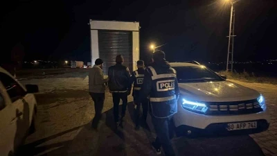 Tokat&rsquo;ta durdurulan otob&uuml;ste 5 ka&ccedil;ak g&ouml;&ccedil;men yakalandı
