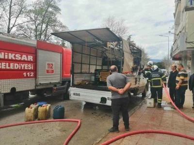 Tokat&rsquo;ta jenerat&ouml;rden &ccedil;ıkan kıvılcım aracı yaktı
