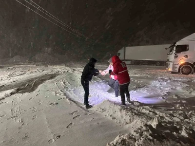 Tokat&rsquo;ta kar yağışı ulaşımı aksattı

