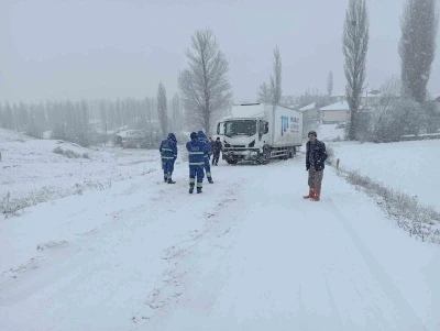 Tokat&rsquo;ta kar yağışı ulaşımı olumsuz etkiledi
