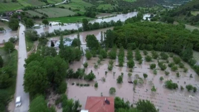 Tokat&rsquo;ta Kelkit &Ccedil;ayı taştı, k&ouml;y&uuml; su bastı
