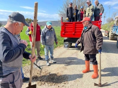 Tokat&rsquo;ta k&ouml;y halkı el ele vererek 5 kilometrelik yolu yeniledi
