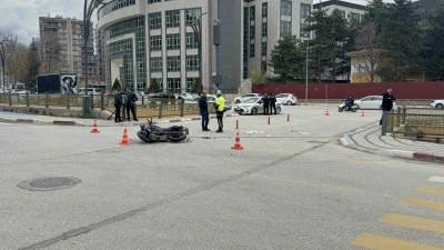 Tokat&rsquo;ta motosikletle otomobil &ccedil;arpıştı: 2 ağır yaralı
