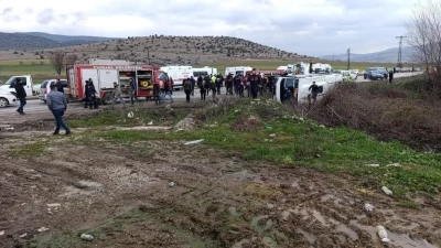 Tokat&rsquo;ta &ouml;ğrenci servisi otomobille &ccedil;arpıştı: 6 &ouml;ğrenci yaralandı
