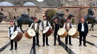 Tokat&rsquo;ta Ramazan geleneği yaşatılıyor, 21 davulcu sahaya &ccedil;ıkıyor
