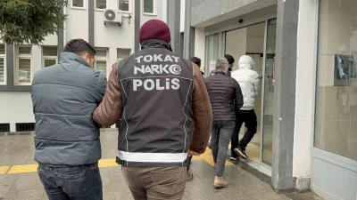 Tokat&rsquo;ta rekor miktarda sentetik ecza ele ge&ccedil;irildi: 3 ş&uuml;pheli tutuklandı
