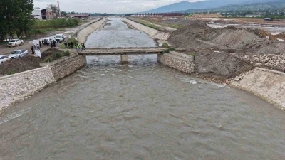 Tokat&rsquo;ta taşkın riskine karşı bir k&ouml;pr&uuml; daha yıkılıyor
