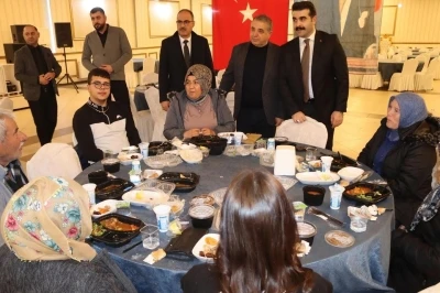 Tomarza&rsquo;da D&uuml;nya Yetimler G&uuml;n&uuml;&rsquo;nde anlamlı iftar
