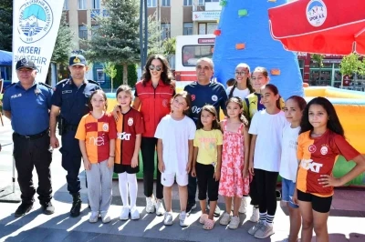 Tomarza’da &quot;Bağımlılıkla Mücadele Yürüyüşü&quot; düzenlendi
