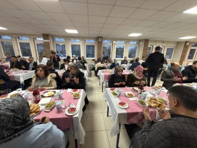 Tomarza&rsquo;da şehir aileleri ve gaziler iftarda buluştu
