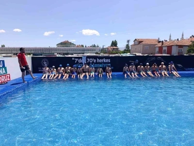 Tomarza&rsquo;da Yaz Spor Okulları&rsquo;nda y&uuml;zme heyecanı devam ediyor
