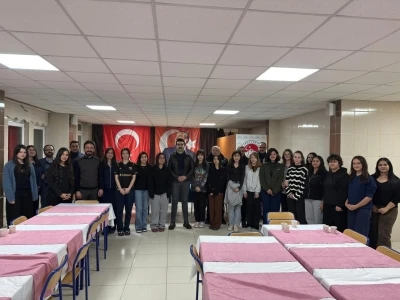 Tomarza protokol&uuml; &ouml;ğrencilerle iftarda buluştu
