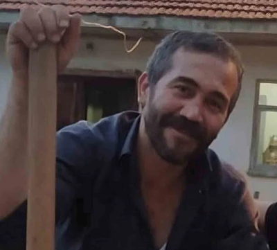 Tomruk altında kalan iş&ccedil;i ağır yaralandı
