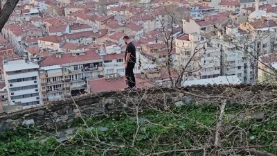 Tophane surlarında korku dolu anlar, 4 saat ikna edilmeye &ccedil;alışıldı, d&uuml;şt&uuml; yaralandı
