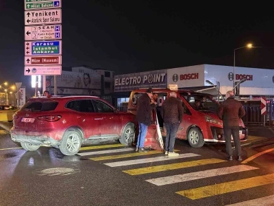 Toplu taşıma aracı ile SUV tarzı ara&ccedil; &ccedil;arpıştı: 5 yaralı
