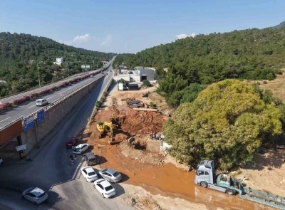 Torba ana depo hattı &uuml;&ccedil;e ayrılarak Bodrum geneli su kesintisinin &ouml;n&uuml;ne ge&ccedil;iliyor
