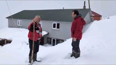 Torul&rsquo;da kar altında ayı n&ouml;beti
