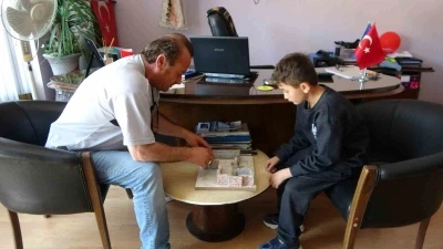 Torun sevgisi sayesinde &uuml;rettiği maketler ilgi odağı oldu
