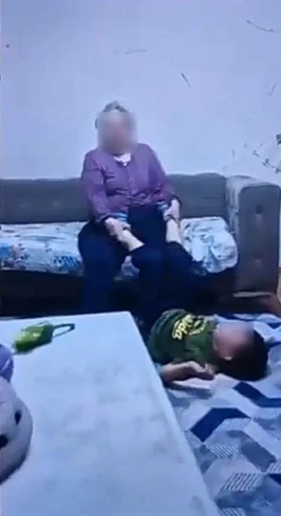 Torununa şiddet uyguladı, görüntüler ortaya çıkınca gözaltına alındı
