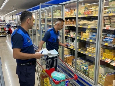 Tosya&rsquo;da zabıta ekipleri maketleri denetledi
