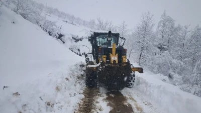 Trabzon&rsquo;da 40 mahalle yolu kar nedeniyle ulaşıma kapandı
