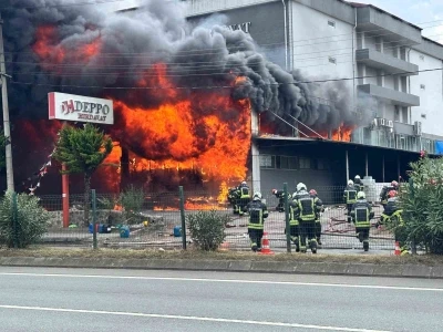 Trabzon’da AVM’deki yangın yeniden alevlendi

