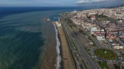 Trabzon&rsquo;da sahil &ccedil;amura bulandı
