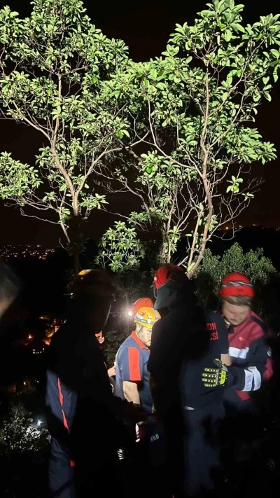 Trabzon&rsquo;da sarp yama&ccedil;ta mahsur kalan şahıs kurtarıldı
