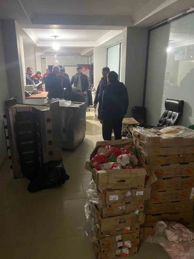 Trabzon&rsquo;da tavuk eti deposundaki bozuk &uuml;r&uuml;n ele ge&ccedil;irildi
