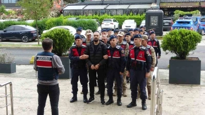 Trabzon merkezli 5 ilde dolandırıcılık operasyonunda g&ouml;zaltına alınan 12 kişi adliyeye &ccedil;ıkartıldı
