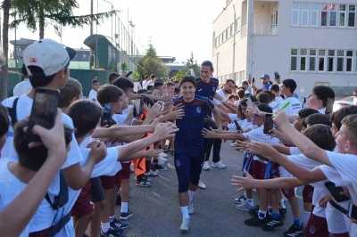 Trabzonspor&rsquo;da Aral Şimşir ilk antrenmanına &ccedil;ıktı
