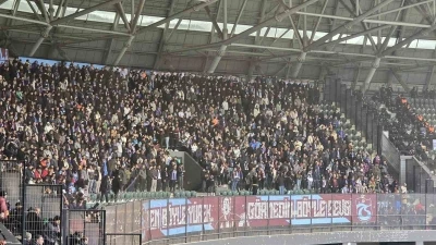 Trabzonspor taraftarı, Kocaeli&rsquo;de takımını yalnız bırakmadı
