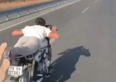 Trafiği tehlikeye atan motosiklet s&uuml;r&uuml;c&uuml;lerine 138 bin 500 lira ceza
