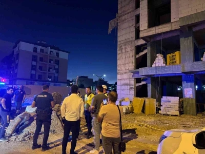 Trafik cezasına kızarak binanın tepesine çıktı
