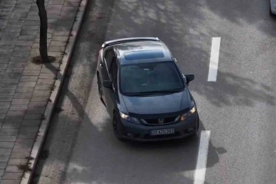 Trafik denetiminden ka&ccedil;mak isteyen s&uuml;r&uuml;c&uuml; dronla tespit edildi: Para cezası uygulandı
