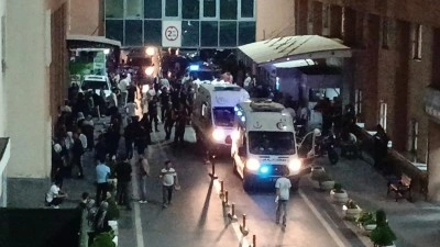 Trafik kazası sonrası bıçaklı kavga: Biri ağır, 2 yaralı