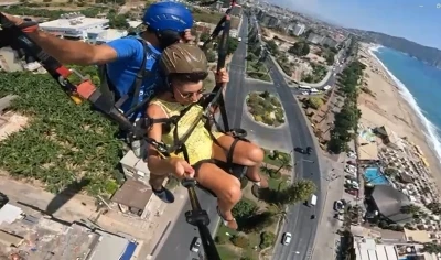 Trafik kazası yamaç paraşütü kamerasında
