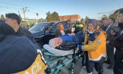 Trafikte direksiyon başında fenalaşan s&uuml;r&uuml;c&uuml; hastaneye kaldırıldı
