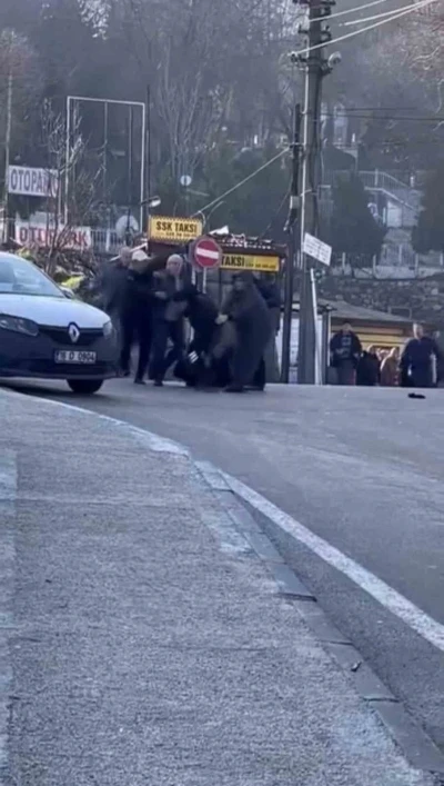 Trafikte tekme tokat yol verme kavgası
