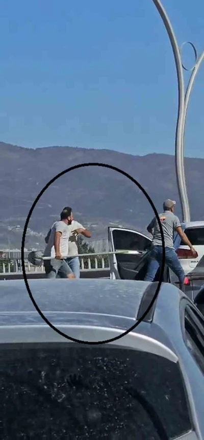 Trafikte yaşanan kürekli kavga
