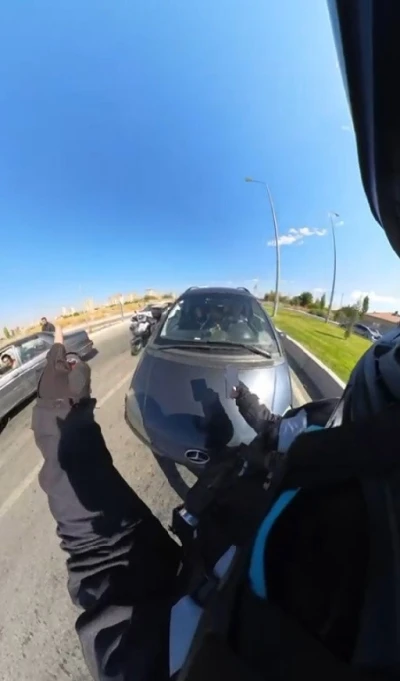 Trafikteki kavgada gözaltına alınan 2 şahıs serbest bırakıldı
