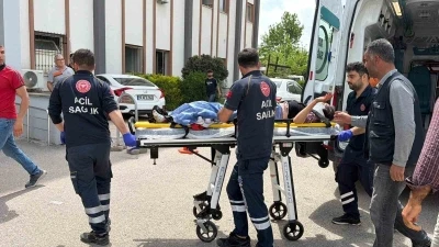 Trakt&ouml;r tekerinin altında kalan gen&ccedil; kız ağır yaralandı
