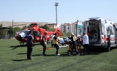 Traktörden düşen şahıs ambulans helikopterle hastaneye sevk edildi
