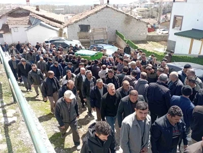 Trakt&ouml;rden d&uuml;şerek hayatını kaybeden gen&ccedil; son yolculuğuna uğurlandı
