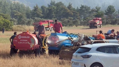Trakt&ouml;r&uuml;n&uuml; ve su tankerini alan yangına koştu
