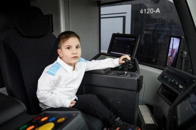Tramvay tutkunu 6 yaşındaki Muhammet Enes&rsquo;in hayali ger&ccedil;eğe d&ouml;n&uuml;şt&uuml;
