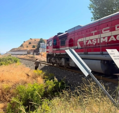 Tren Otomobile &Ccedil;arptı!...