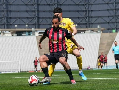Trendyo S&uuml;per Lig: Fatih Karag&uuml;mr&uuml;k: 1 - Ey&uuml;pspor: 0 (Ma&ccedil; devam ediyor)
