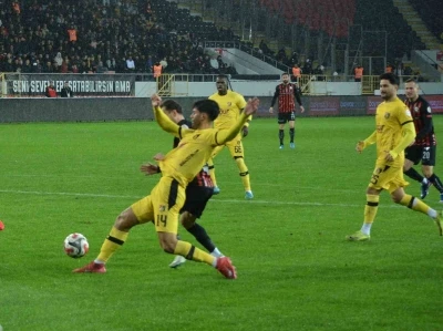 Trendyol 1. Lig: &Ccedil;orum FK: 2 - İstanbulspor: 3
